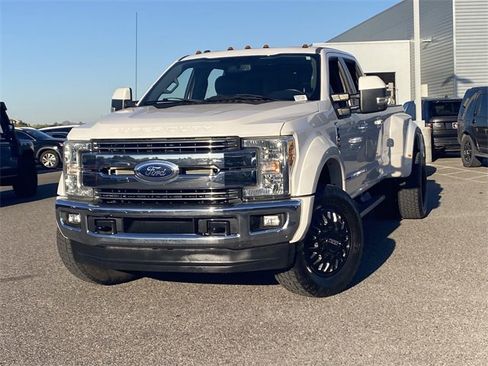 Used 2017 Ford F450 Lariat w/ Lariat Value Package image 3