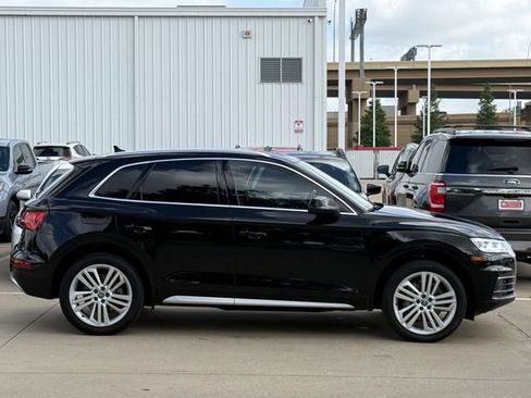 Used 2018 Audi Q5 2.0T Premium Plus w/ Premium Plus Package AWD/4WD image 3