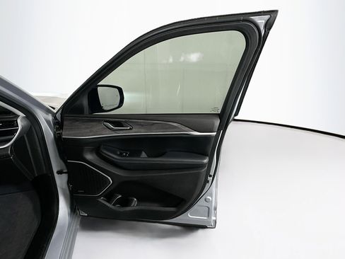 Used 2023 Jeep Grand Cherokee 30th Anniversary image 32