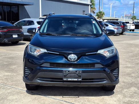 Used 2018 Toyota RAV4 LE FWD image 7