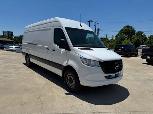 Used 2021 Mercedes-Benz Sprinter 2500 w/ Driver Convenience Package image 16