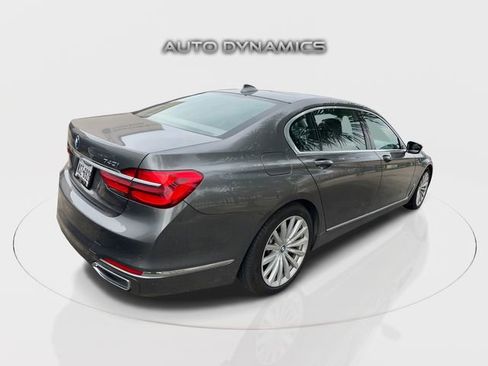 Used 2018 BMW 740i image 5