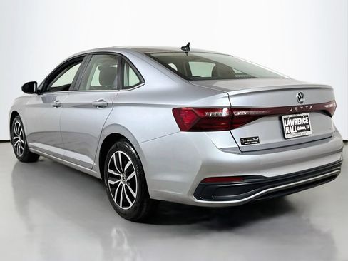 Used 2025 Volkswagen Jetta SE FWD image 6