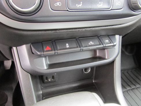 Used 2019 Chevrolet Colorado LT image 60