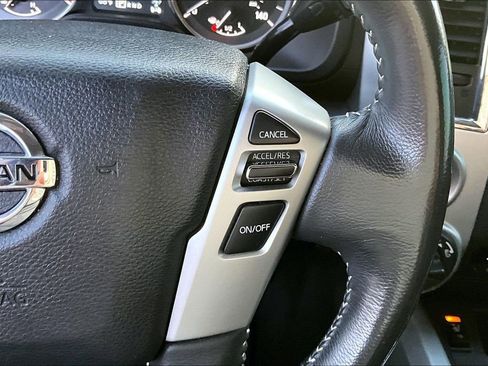 Used 2016 Nissan Titan SL image 19