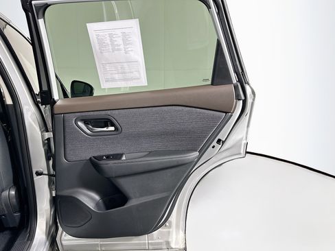 Used 2021 Nissan Rogue SV FWD image 30