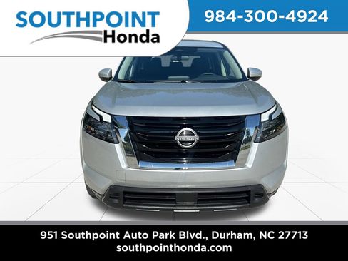 Used 2025 Nissan Pathfinder SV FWD image 2