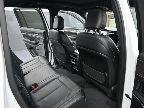 Used 2022 Jeep Grand Cherokee Overland image 18