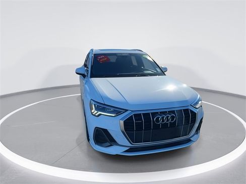 Used 2024 Audi Q3 2.0T Premium image 3