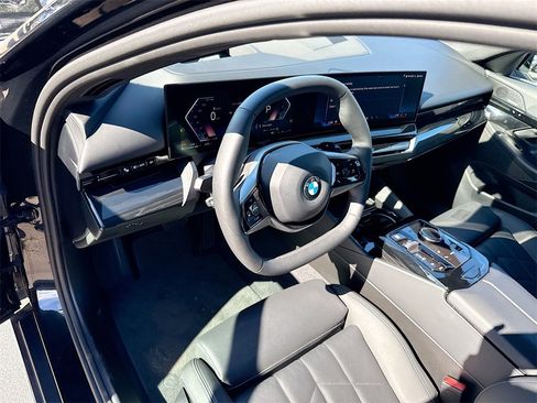 Used 2024 BMW 530i image 10