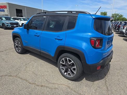 Used 2015 Jeep Renegade Latitude w/ Cold Weather Group II AWD/4WD image 4