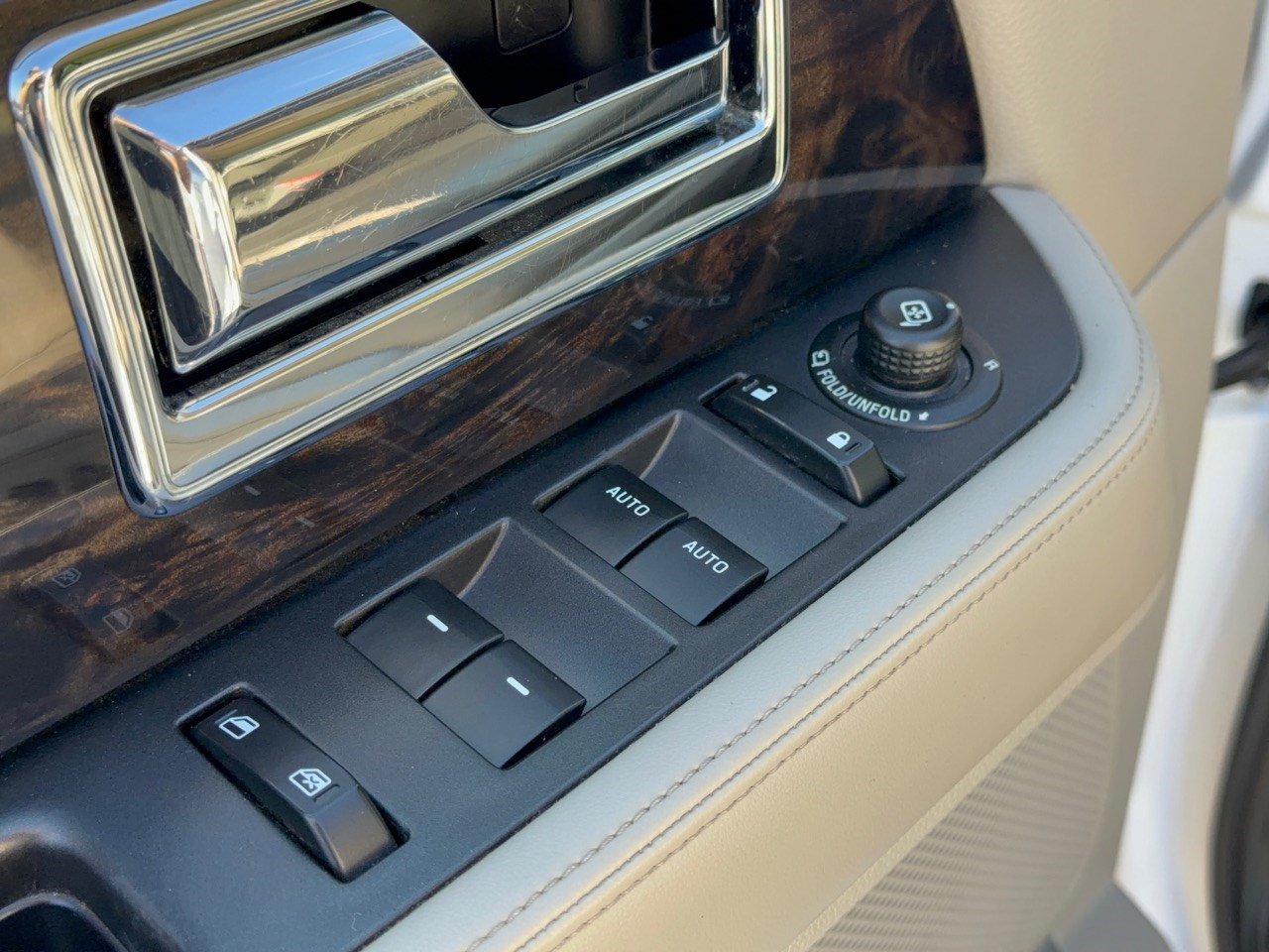 Used 2015 Lincoln Navigator L 4WD image 15
