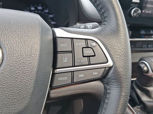 Used 2021 Toyota Sienna XLE FWD image 19