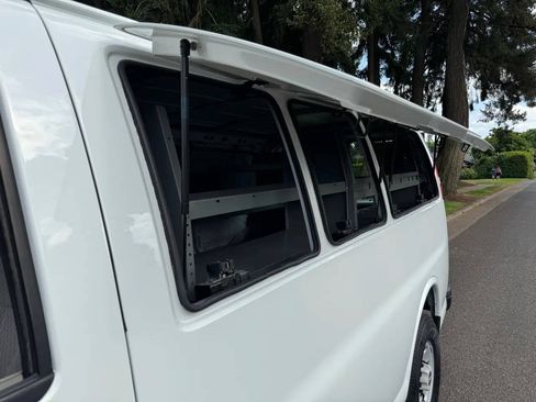 Used 2009 GMC Savana 3500 RWD image 26