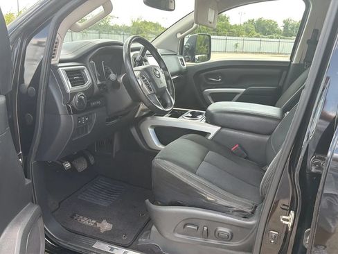Used 2017 Nissan Titan SV AWD/4WD image 12