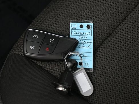 Used 2023 Chevrolet Colorado LT w/ LT Convenience Package II AWD/4WD image 18