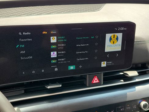Used 2025 Kia Carnival FWD image 24