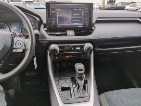Used 2021 Toyota RAV4 LE image 17
