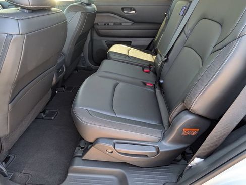 Certified 2025 Nissan Pathfinder SL w/ Cargo Package AWD/4WD image 27