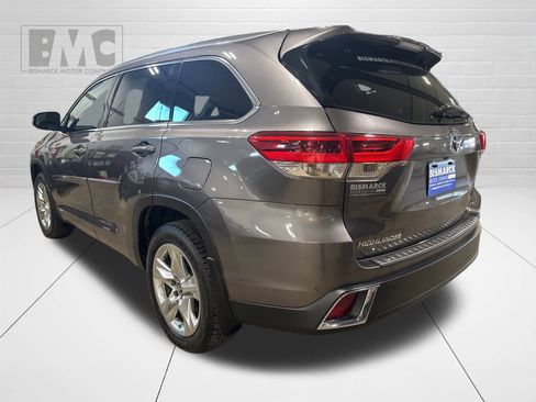 Used 2019 Toyota Highlander Limited w/ Protection Package #3 image 5