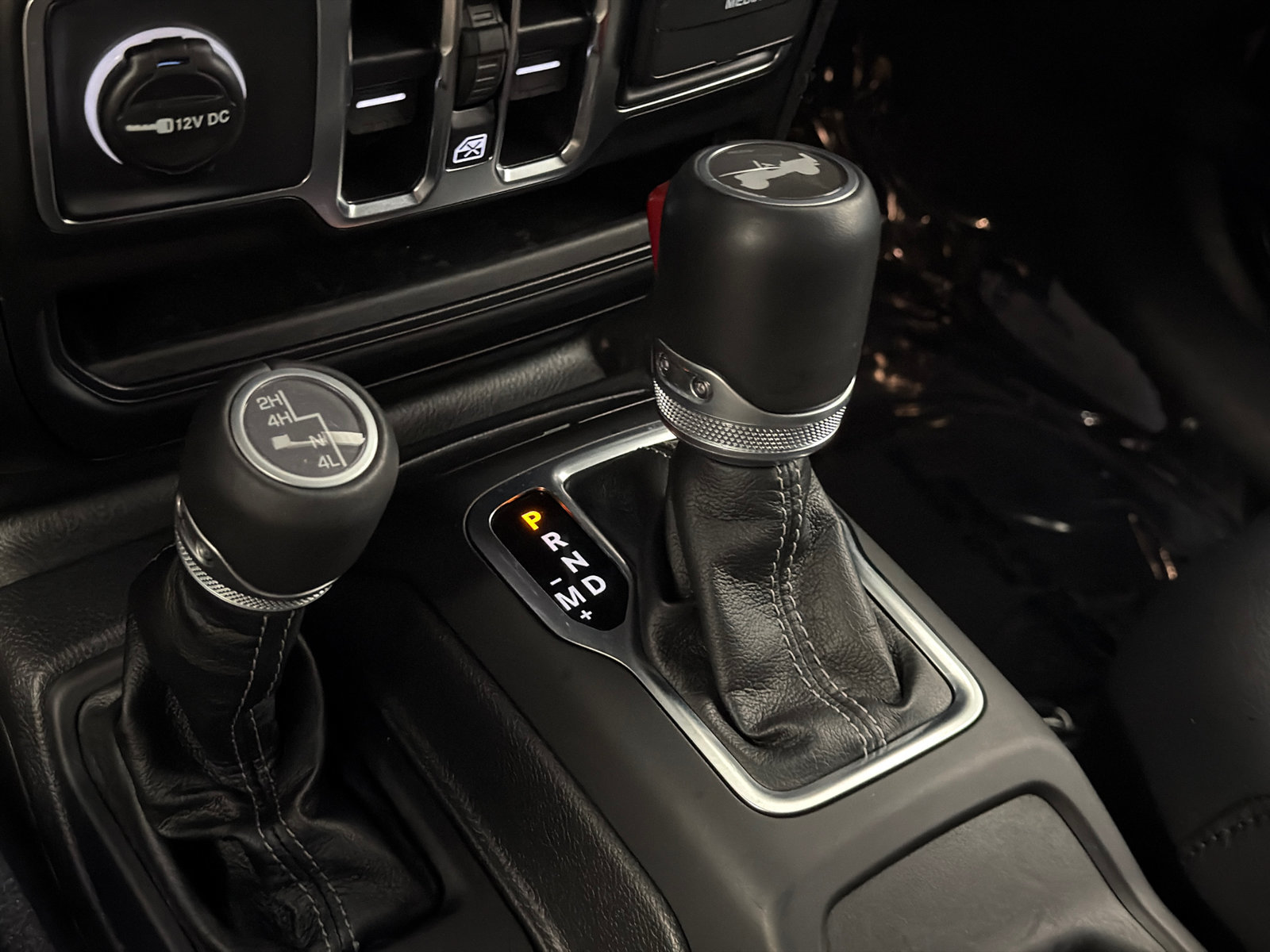 Used 2025 Jeep Wrangler Unlimited Sahara AWD/4WD image 31