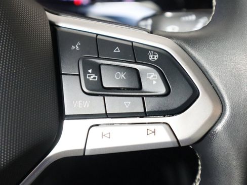 Used 2024 Volkswagen Taos SE image 38