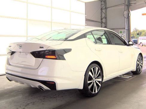Used 2020 Nissan Altima 2.5 SR w/ Premium Package FWD image 5