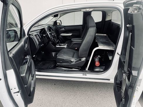 Used 2020 Chevrolet Colorado LT w/ Safety Package image 9