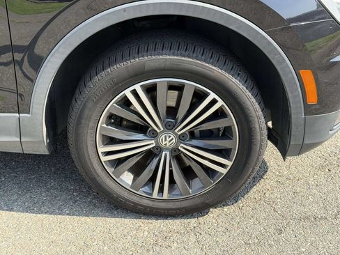 Used 2018 Volkswagen Tiguan SEL AWD/4WD image 25