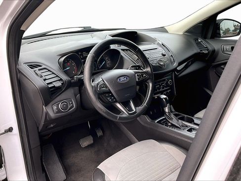 Used 2018 Ford Escape SE w/ SE Sport Appearance Package image 12