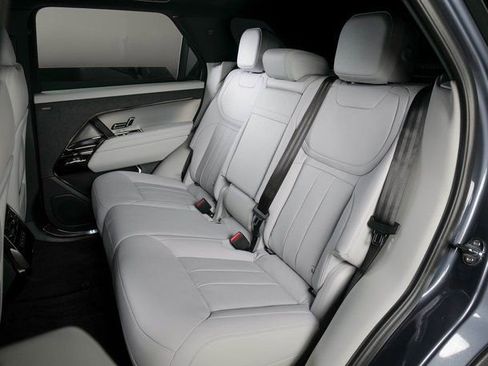 Used 2025 Land Rover Range Rover Sport image 5