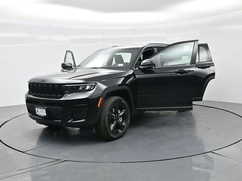 New 2025 Jeep Grand Cherokee L Altitude image 37