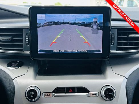 Used 2024 Ford Explorer XLT w/ Equipment Group 202A AWD/4WD image 9