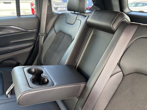 Used 2022 Jeep Grand Cherokee Altitude image 33