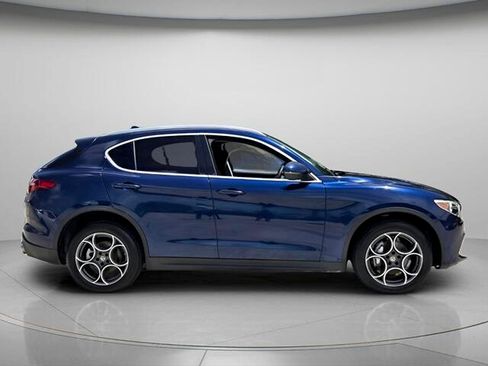 Used 2018 Alfa Romeo Stelvio AWD image 5