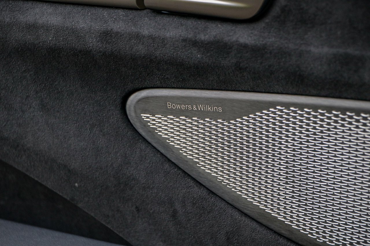 Used 2025 Aston Martin V8 Vantage Coupe RWD image 31