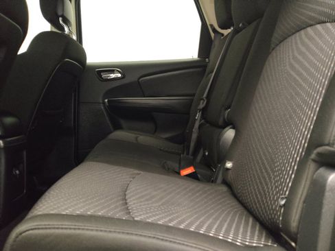 Used 2020 Dodge Journey SE w/ SE Popular Equipment Group FWD image 18