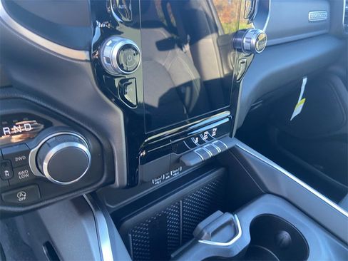 New 2026 RAM 1500 4x4 Crew Cab image 20