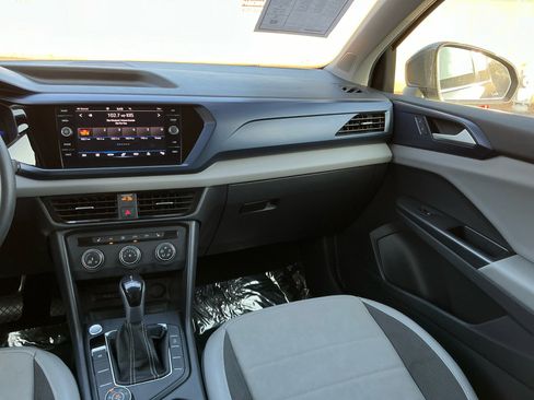 Used 2022 Volkswagen Taos SE w/ Panoramic Sunroof Package image 15