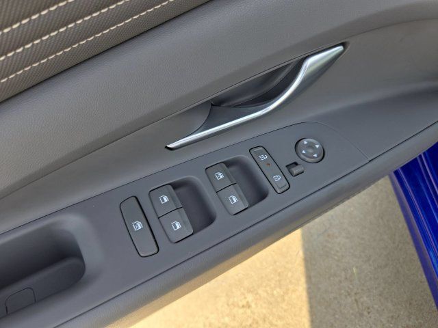 Used 2025 Hyundai Elantra Sport FWD image 21