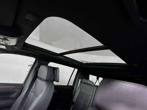 Used 2024 Chevrolet Suburban Z71 w/ Z71 Off-Road Package image 11