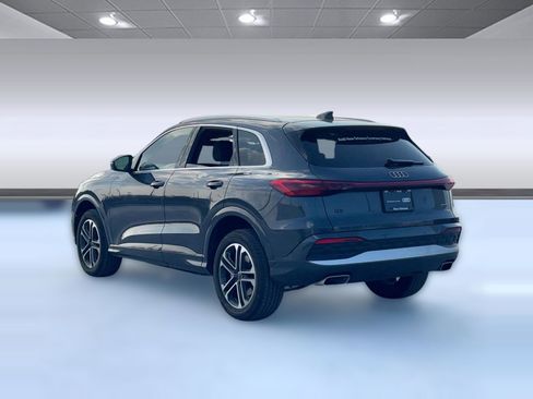 Certified 2025 Audi Q5 Premium w/ Convenience Package image 3