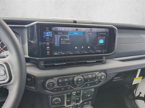 Used 2026 Jeep Gladiator Mojave AWD/4WD image 11