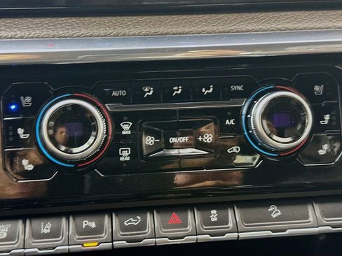 Used 2024 GMC Sierra 3500 Denali w/ Denali Reserve Package image 17