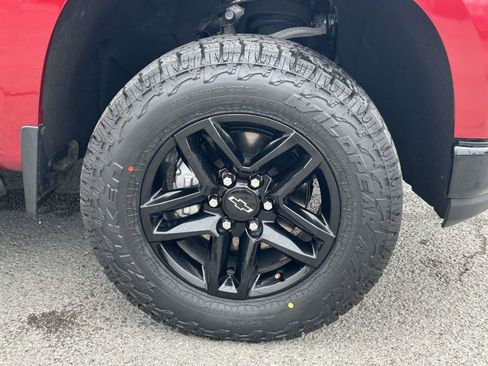 Used 2021 Chevrolet Silverado 1500 LT Trail Boss w/ Convenience Package II AWD/4WD image 9