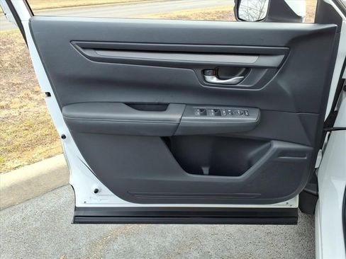 Used 2023 Honda CR-V LX image 7