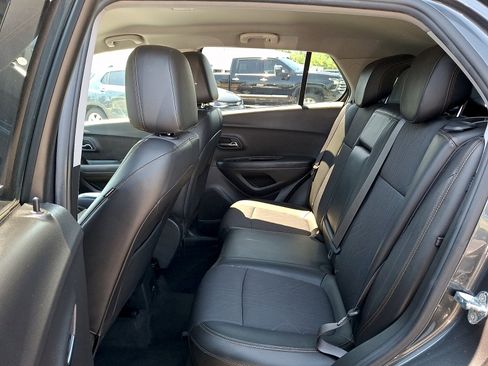 Used 2018 Chevrolet Trax LT w/ LT Convenience Package FWD image 11
