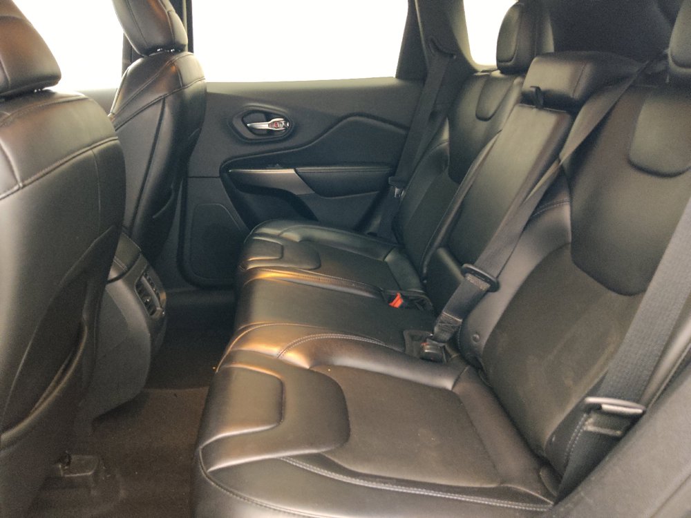 Used 2019 Jeep Cherokee Latitude Plus FWD image 18