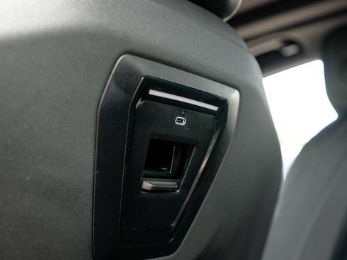 Used 2025 BMW 540i xDrive AWD/4WD image 38