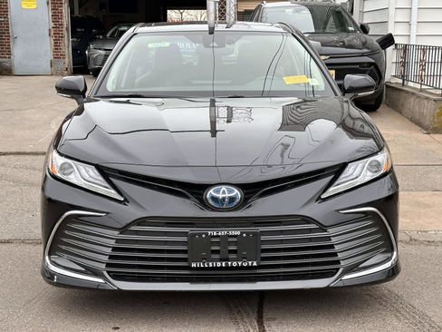 Used 2022 Toyota Camry XLE w/ Navigation Upgrade Package image 7